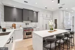 338 S Hicks St, Philadelphia, PA 19102 - Photo 3