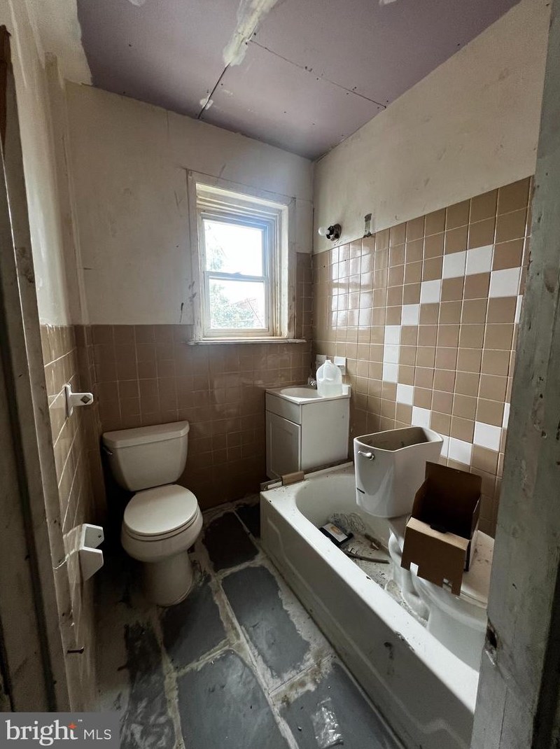 5027 Ogden St, Philadelphia PA 19104-1508 exterior