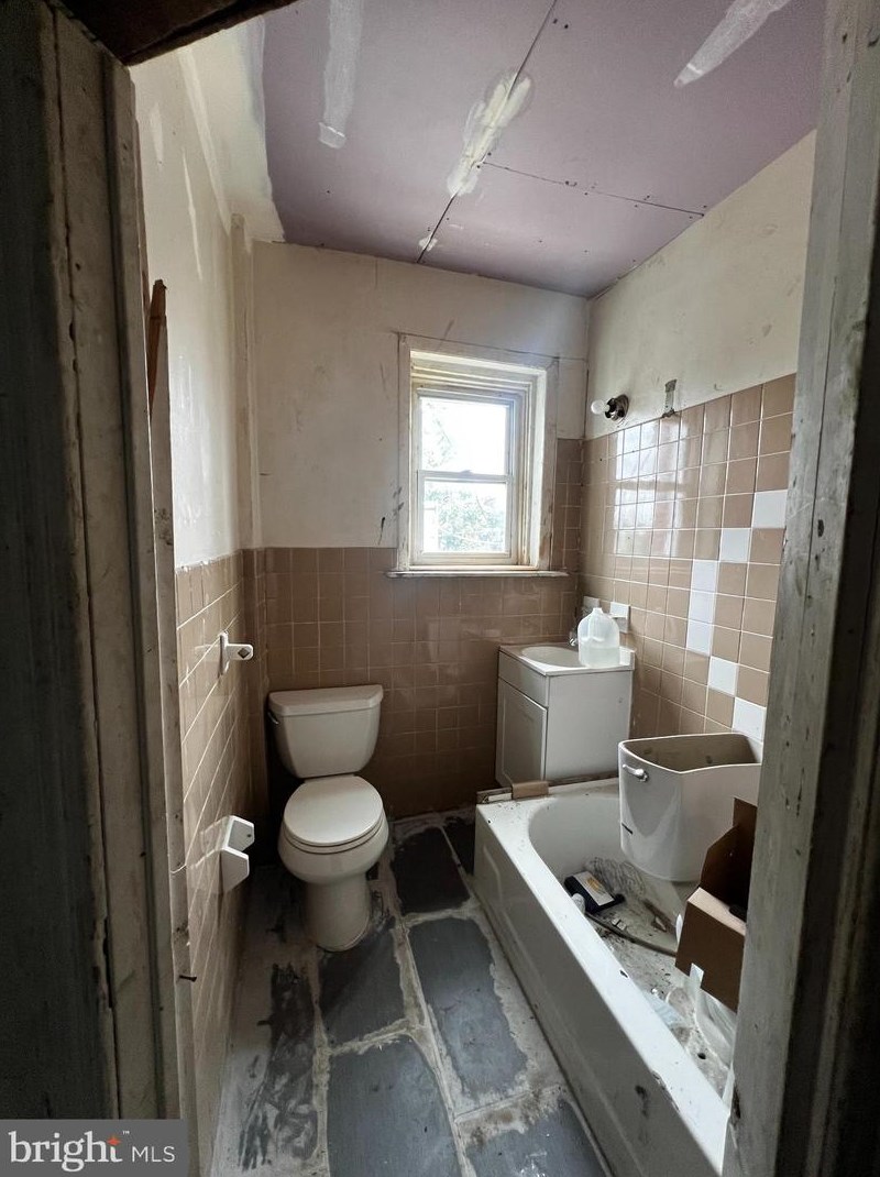 5027 Ogden St, Philadelphia PA 19104-1508 exterior