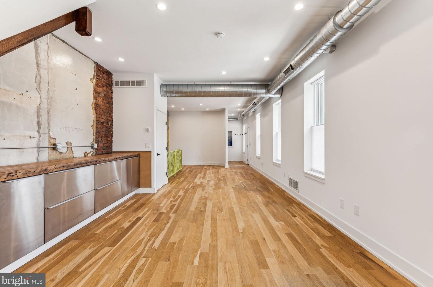 3801 Poplar St, Philadelphia PA 19123-1342 exterior