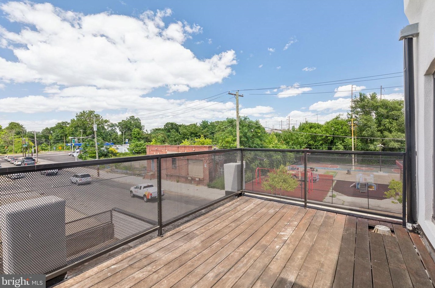 3801 Poplar St, Philadelphia PA 19123-1342 exterior