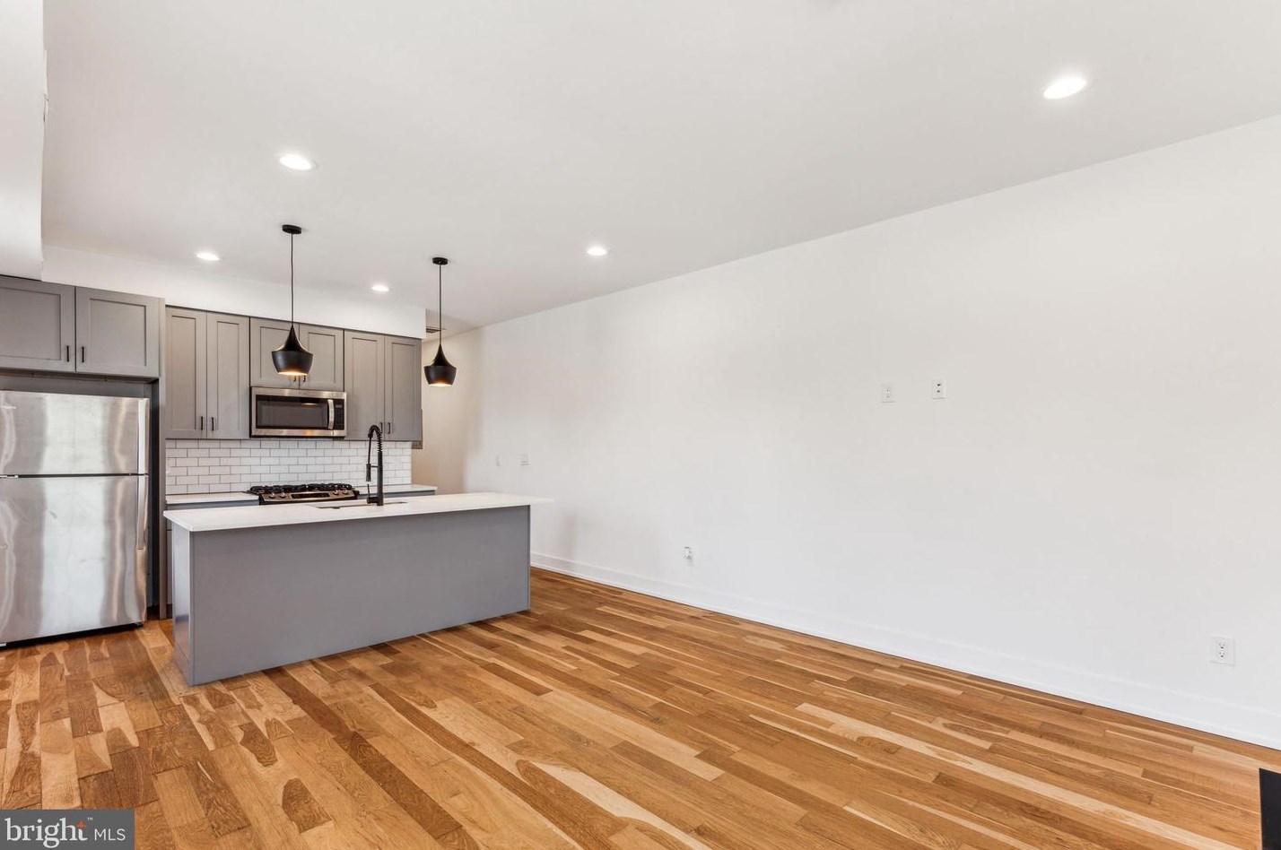 3801 Poplar St, Philadelphia PA 19123-1342 exterior