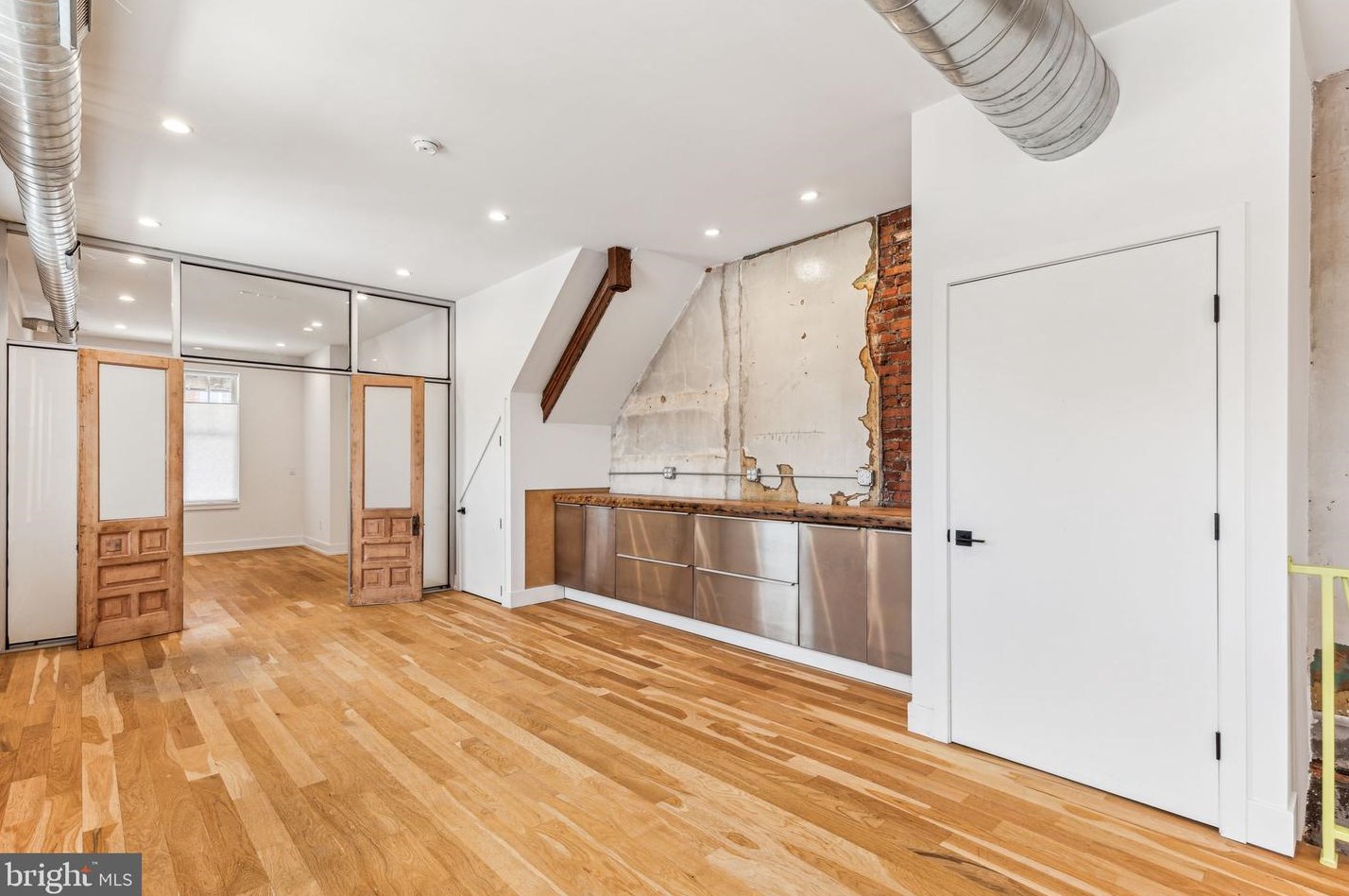 3801 Poplar St, Philadelphia PA 19123-1342 exterior