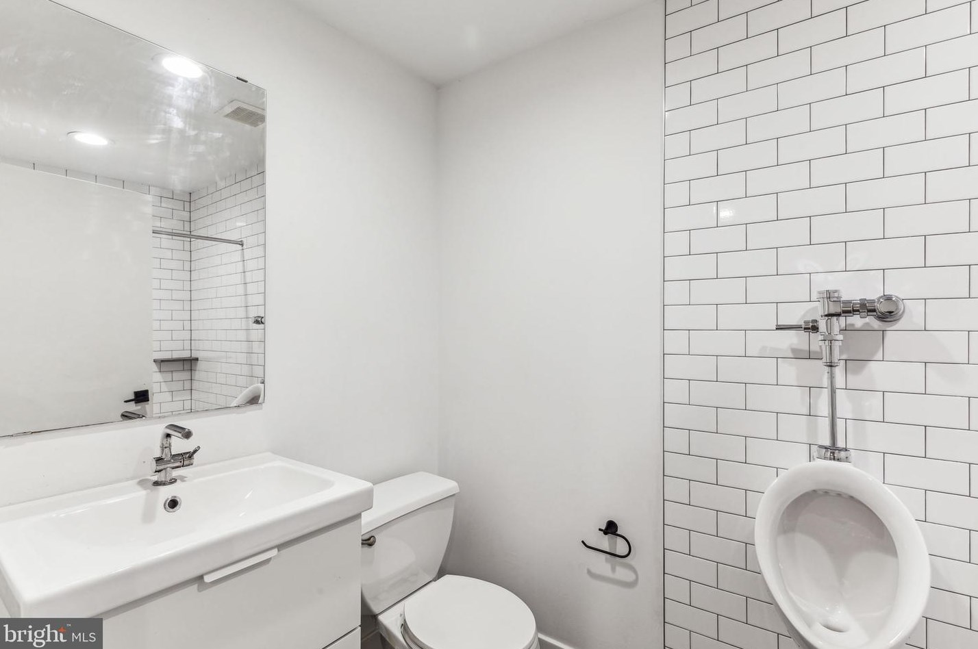 3801 Poplar St, Philadelphia PA 19123-1342 exterior