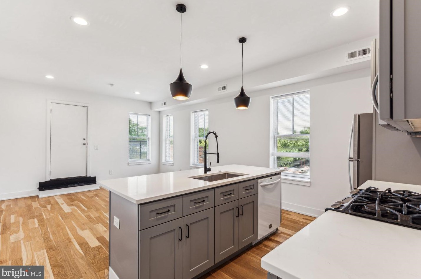 3801 Poplar St, Philadelphia PA 19123-1342 exterior