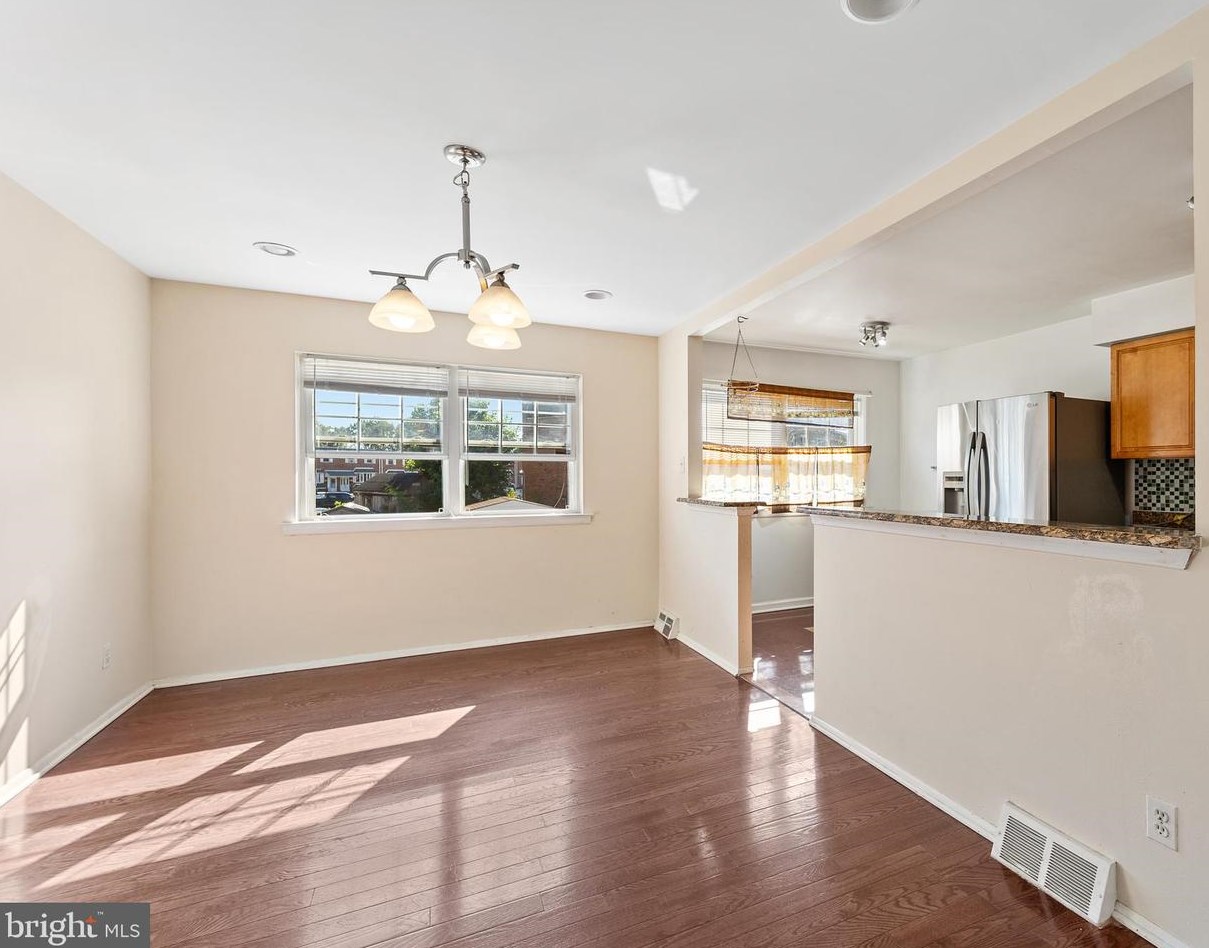 12437 Sweet Briar Rd, Philadelphia PA 19154-1317 exterior