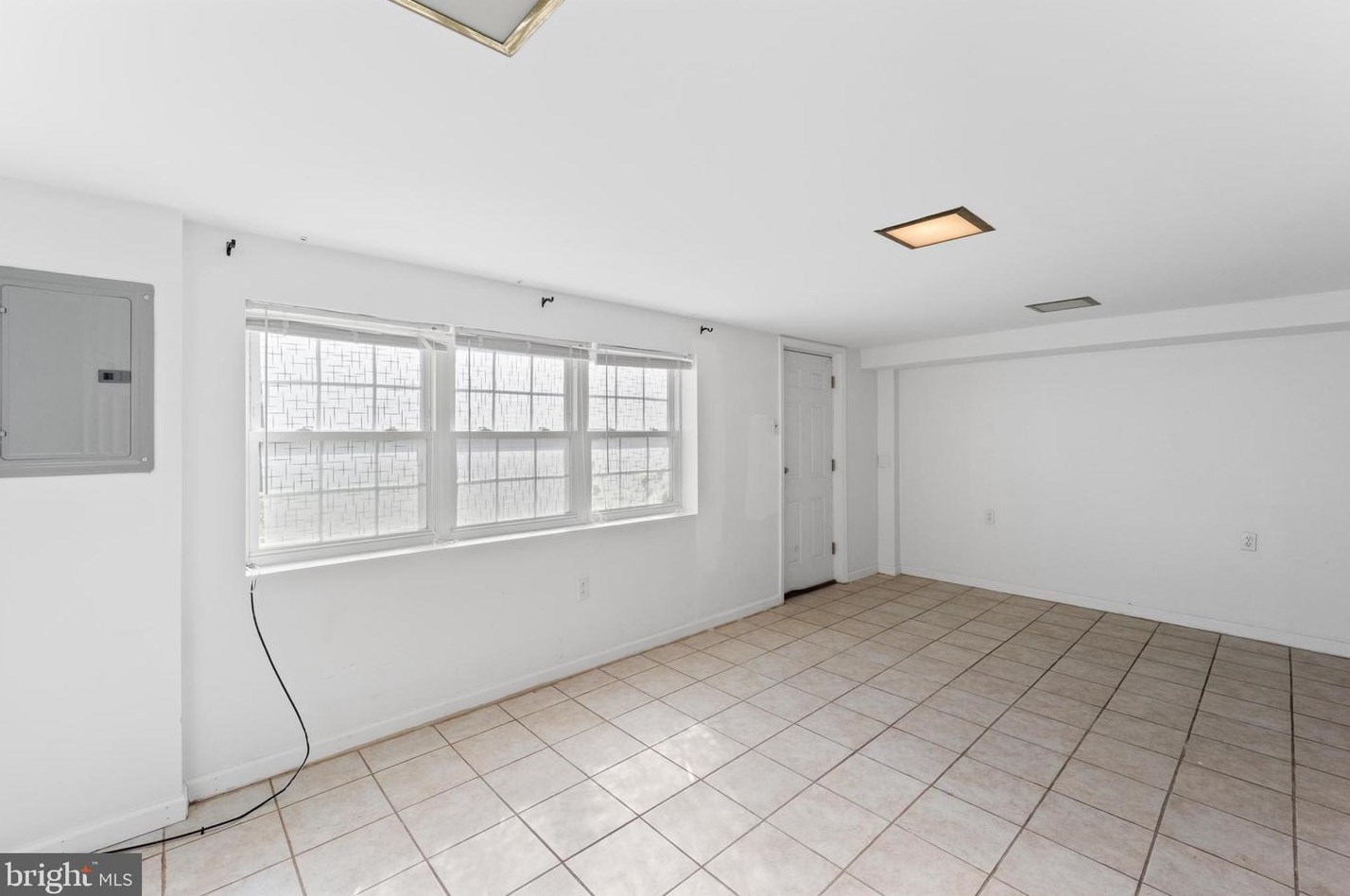 12437 Sweet Briar Rd, Philadelphia PA 19154-1317 exterior