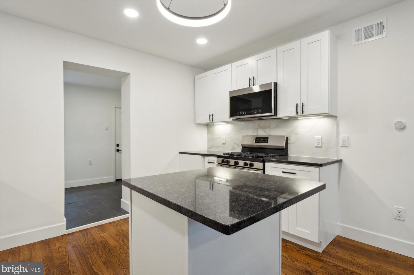 1833 Mutter St, Philadelphia PA 19122-2418 exterior