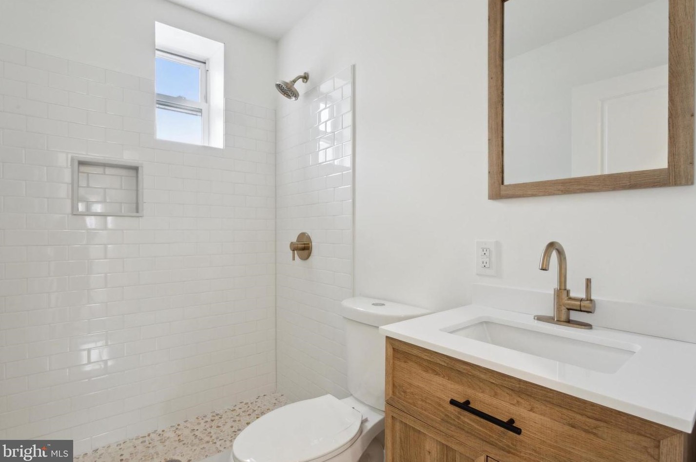 1833 Mutter St, Philadelphia PA 19122-2418 exterior