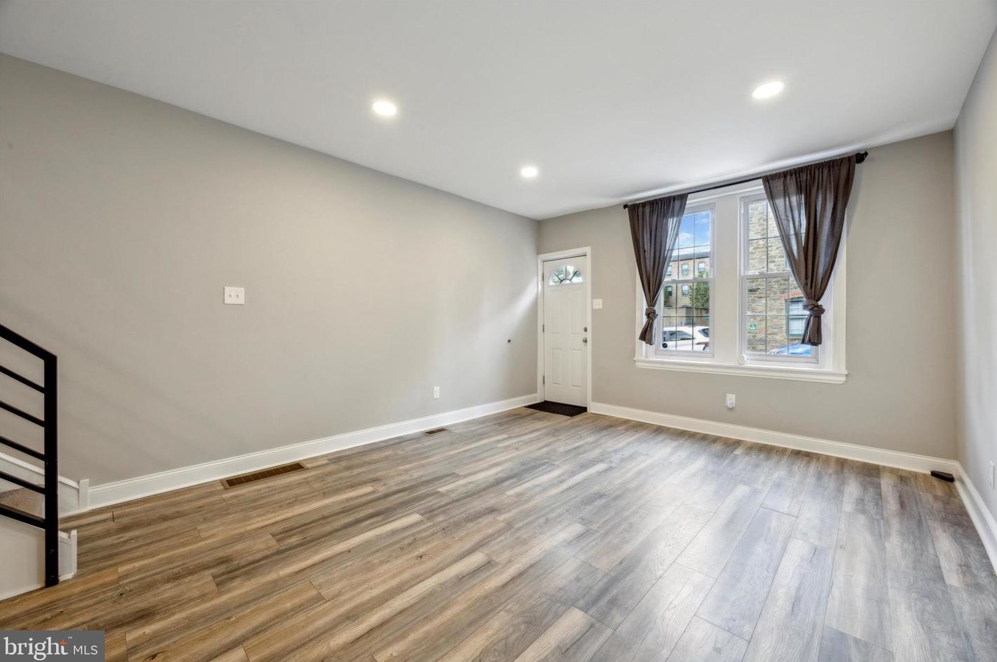 421 Shurs Ln, Philadelphia PA 19128-3502 exterior