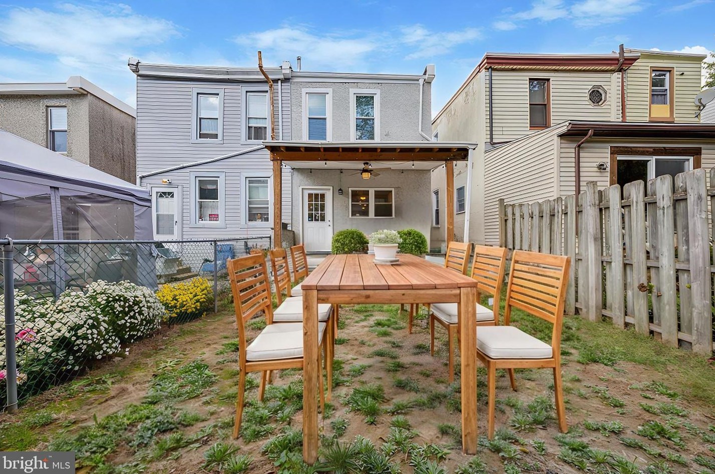 421 Shurs Ln, Philadelphia PA 19128-3502 exterior