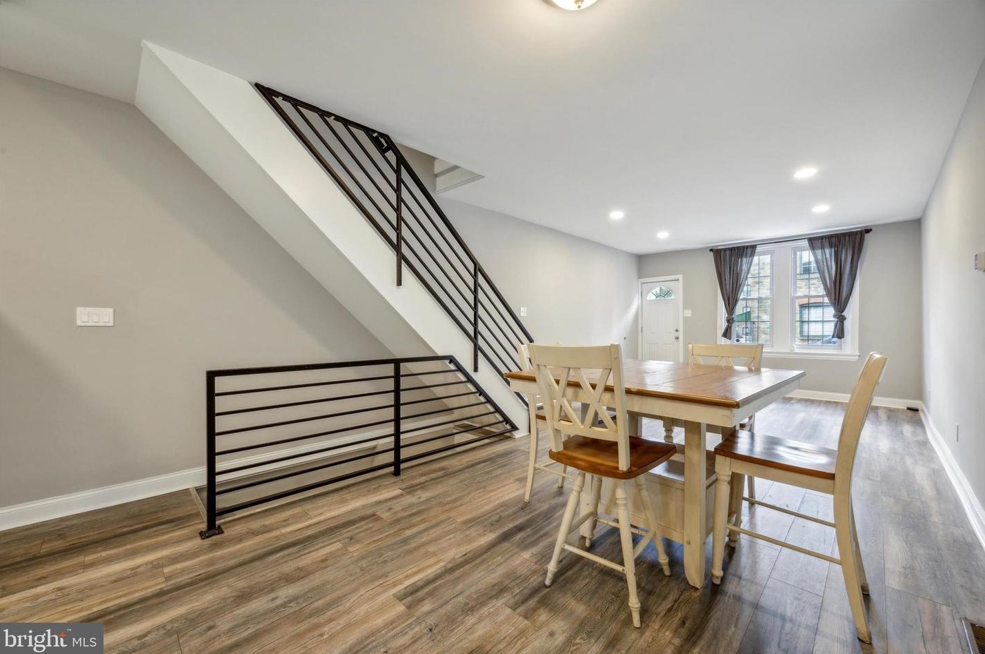 421 Shurs Ln, Philadelphia PA 19128-3502 exterior