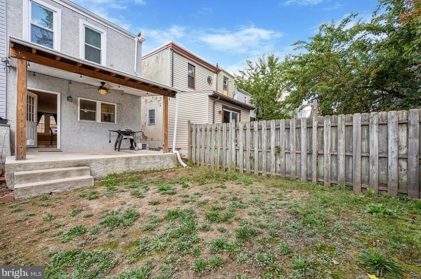 421 Shurs Ln, Philadelphia PA 19128-3502 exterior