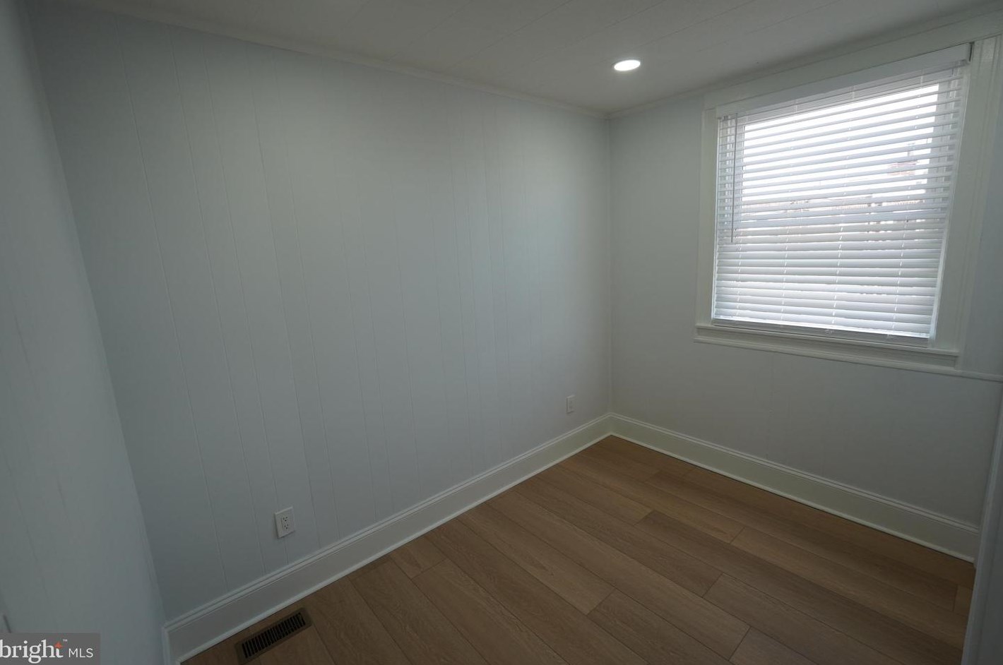 2129 Sanger St, Philadelphia PA 19124-1106 exterior