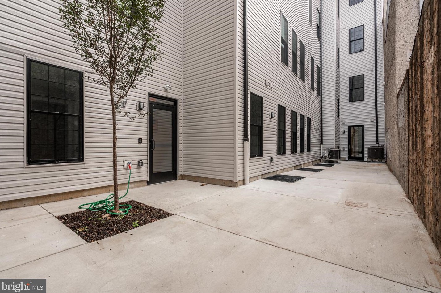 713 Mildred St, Philadelphia PA  19147-2042 exterior