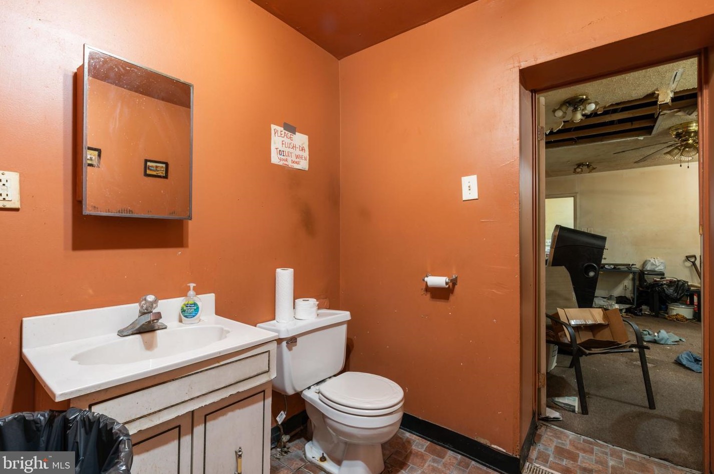 5354 Woodland Ave, Philadelphia PA 19143-5928 exterior