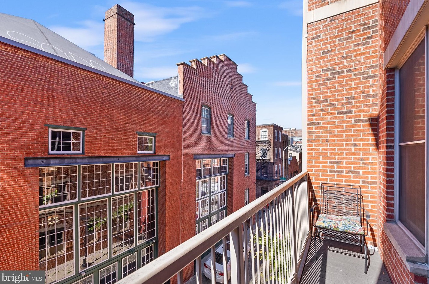 133 Bread St, Philadelphia PA  19106-4606 exterior