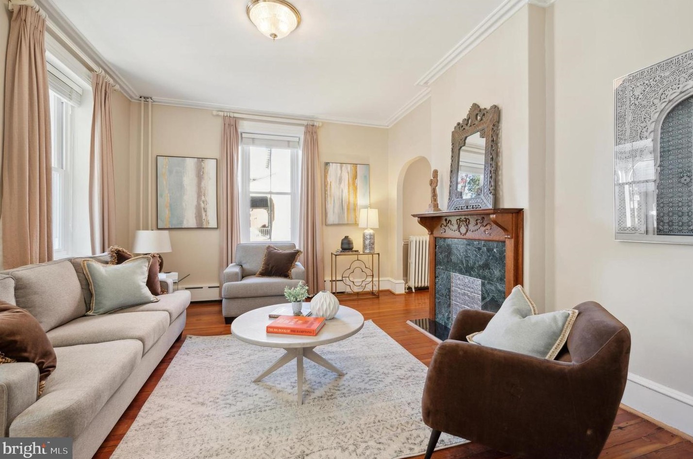 28 Gravers Ln, Philadelphia PA 19118-4132 exterior