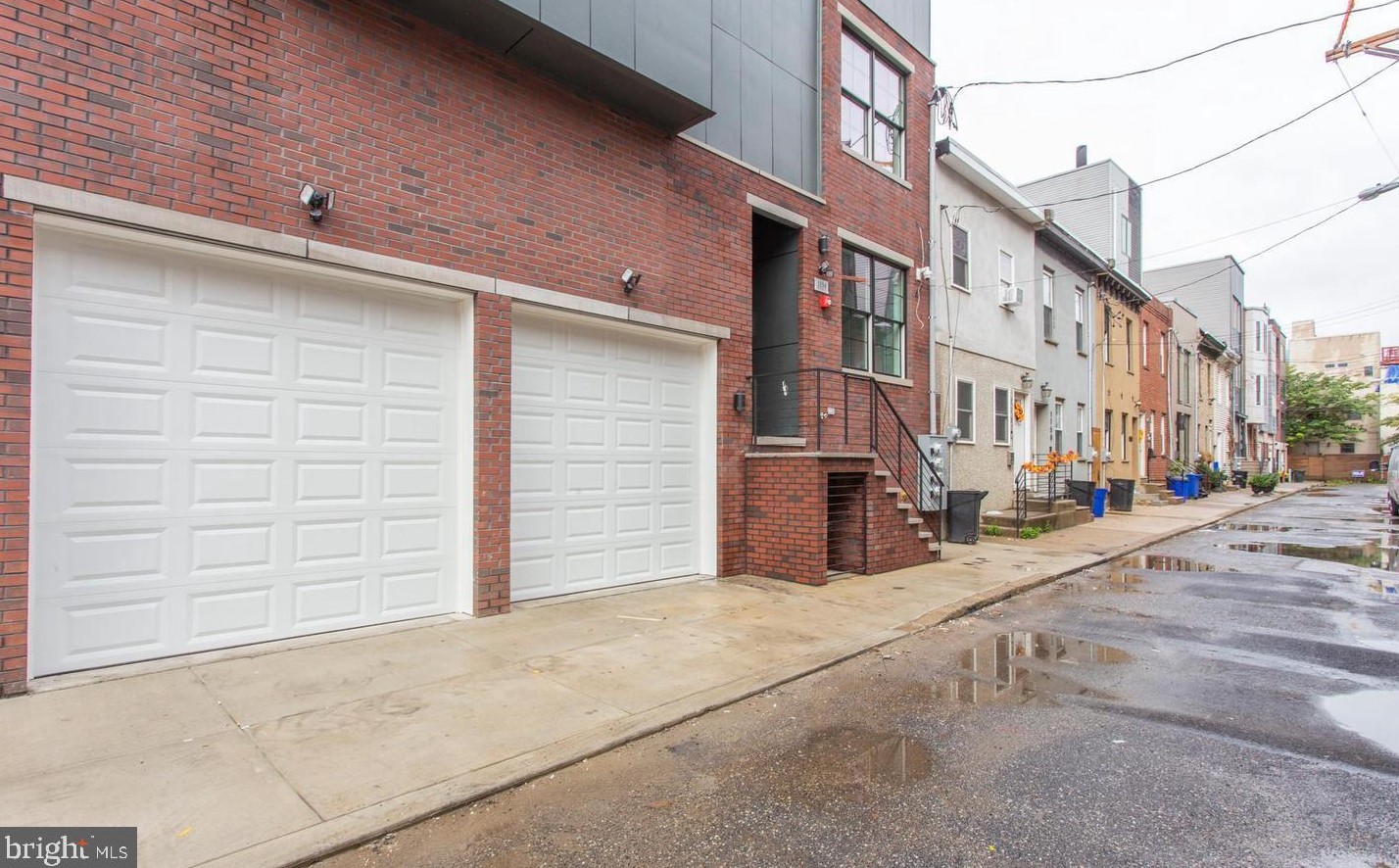 1154 Sydenham St, Philadelphia PA  19146-3114 exterior
