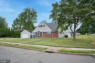 727 Sherrie Rd, Philadelphia, PA 19115 - Photo 3