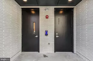 225 N 12th St, Philadelphia, PA 19107 - Photo 33