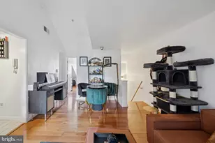 1021 Clinton St, Philadelphia, PA 19107 - Photo 7