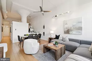 2429 Locust St, Philadelphia, PA 19103 - Photo 5