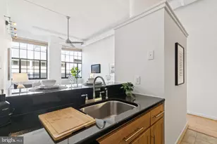 2429 Locust St, Philadelphia, PA 19103 - Photo 11