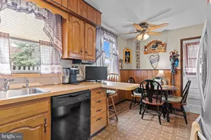 2755 Rhawn St, Philadelphia, PA 19152 - Photo 9