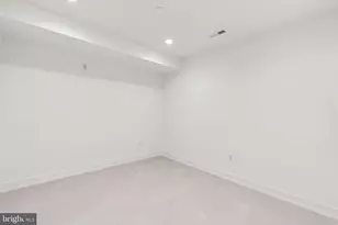 1214 E Susquehanna Ave, Philadelphia, PA 19125 - Photo 13