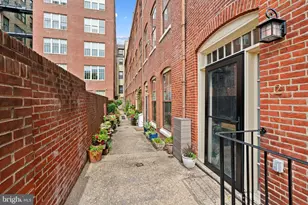 2 Willings Alley Mews, Philadelphia, PA 19106 - Photo 1