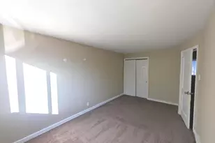 6588 W Walnut Park Dr, Philadelphia, PA 19120 - Photo 9