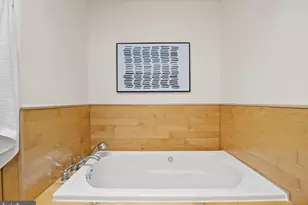 526 S LeCount St, Philadelphia, PA 19146 - Photo 37