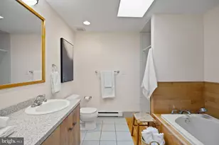 526 S LeCount St, Philadelphia, PA 19146 - Photo 33