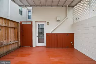 526 S LeCount St, Philadelphia, PA 19146 - Photo 23