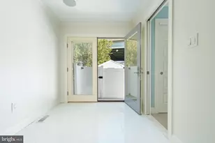 939 New Market St, Philadelphia, PA 19123 - Photo 9