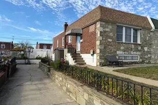 2018 Greymont St, Philadelphia, PA 19116 - Photo 3