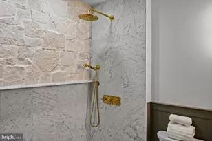 242 Locust St, Philadelphia, PA 19106 - Photo 41