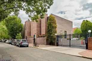 242 Locust St, Philadelphia, PA 19106 - Photo 61