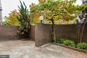 242 Locust St, Philadelphia, PA 19106 - Photo 51