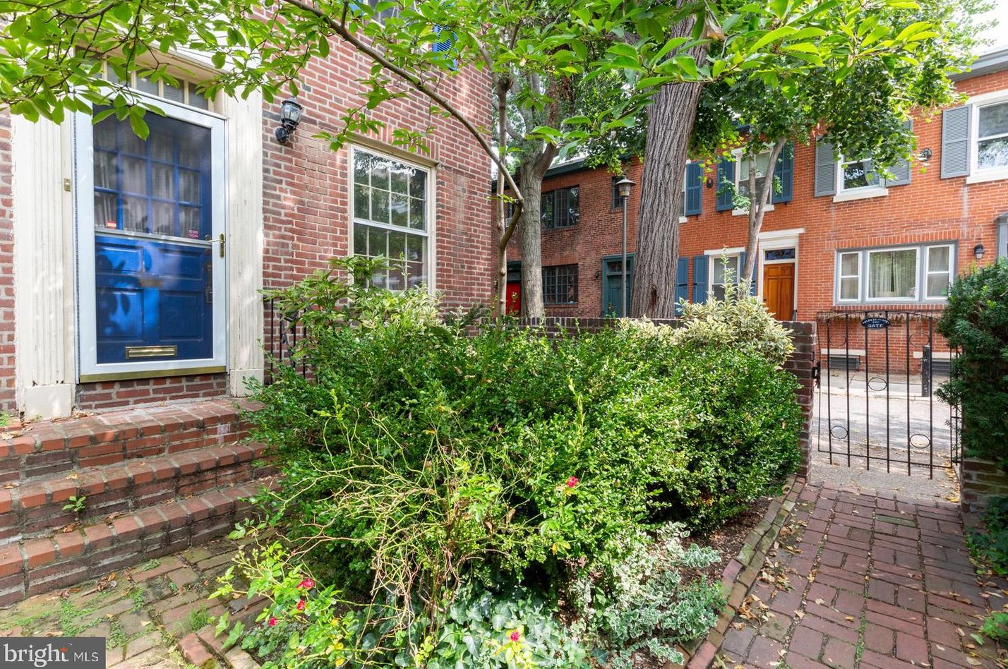 404 Croskey St, Philadelphia PA  19146-1166 exterior
