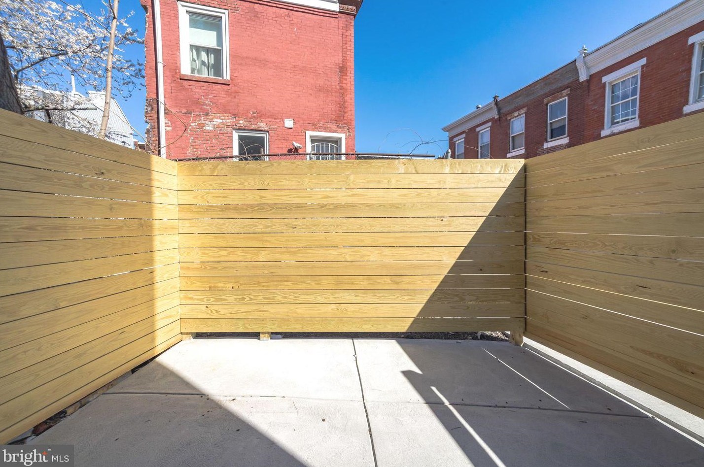 519 Montgomery Ave, Philadelphia PA  19122-2942 exterior