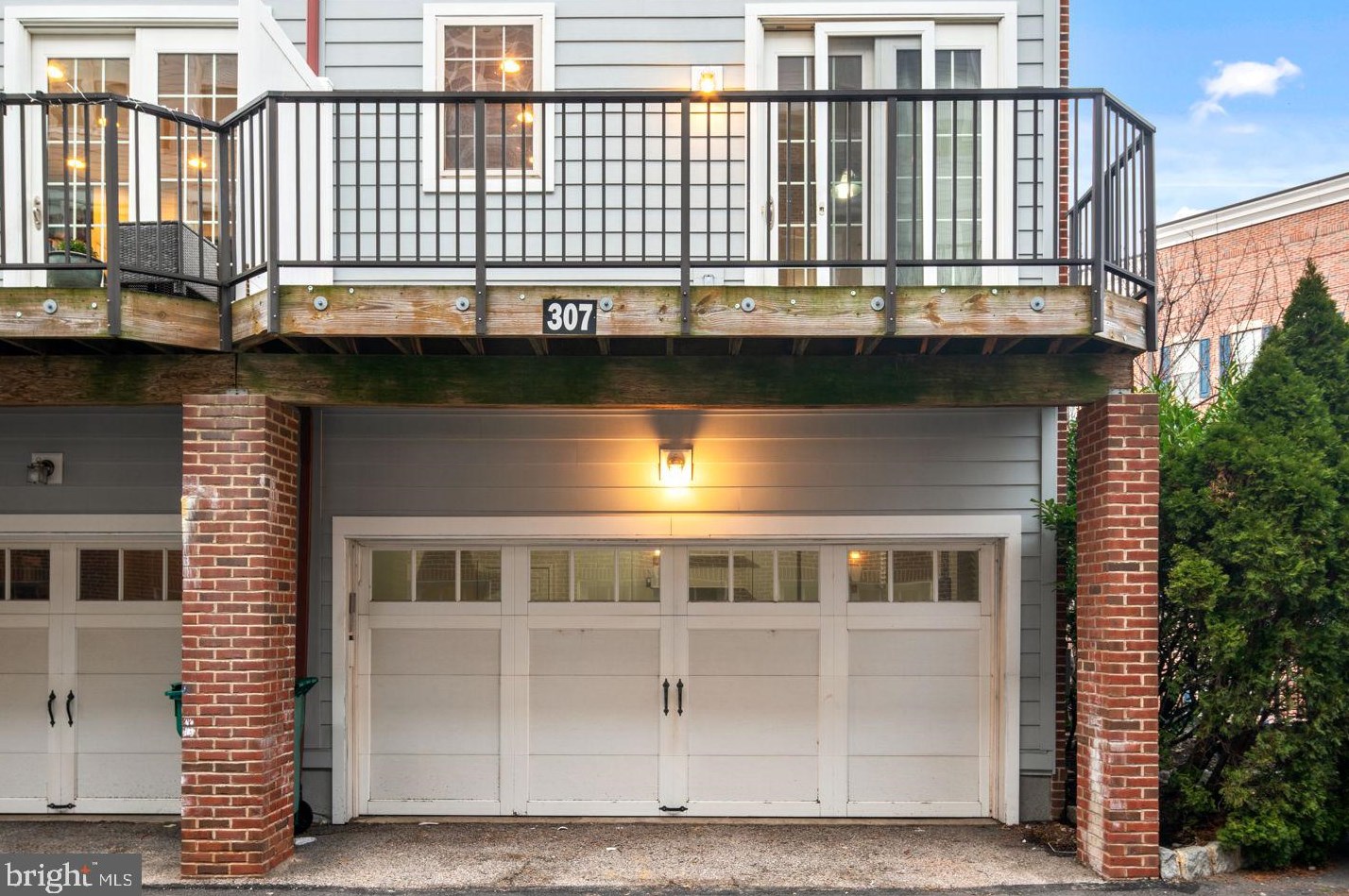 307 Governors Ct, Philadelphia PA  19146-5219 exterior