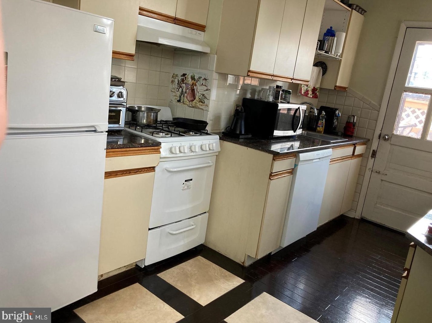934 Moyamensing Ave, Philadelphia PA  19147-4239 exterior