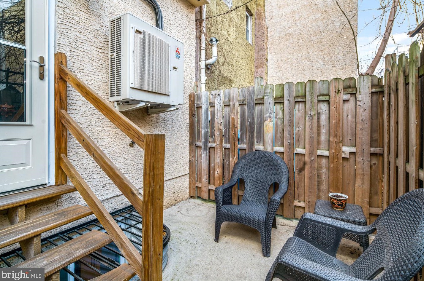 2109 Abigail St, Philadelphia PA 19125-1943 exterior