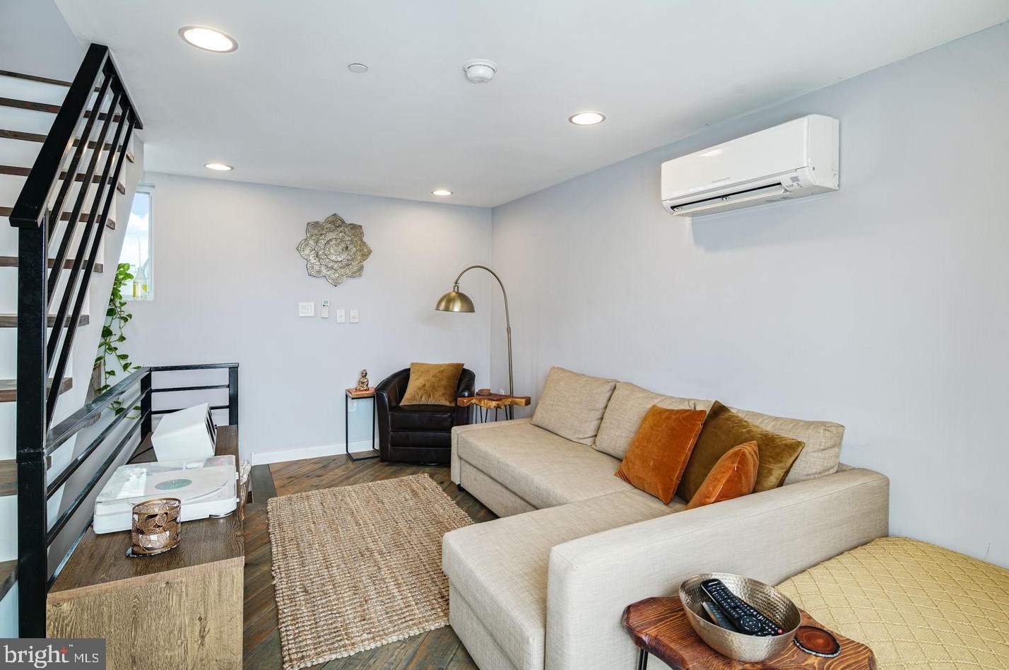 2109 Abigail St, Philadelphia PA 19125-1943 exterior