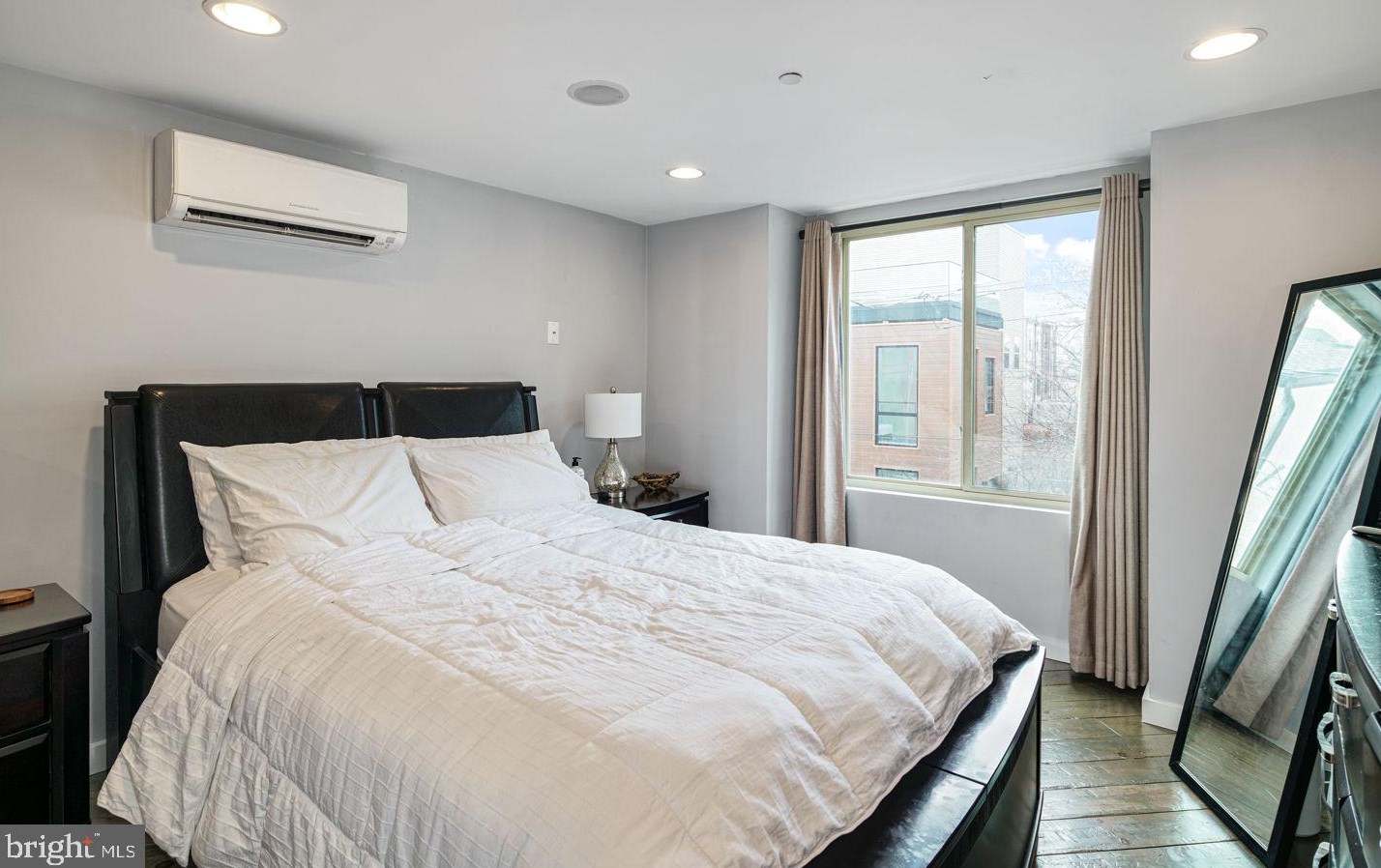 2109 Abigail St, Philadelphia PA 19125-1943 exterior