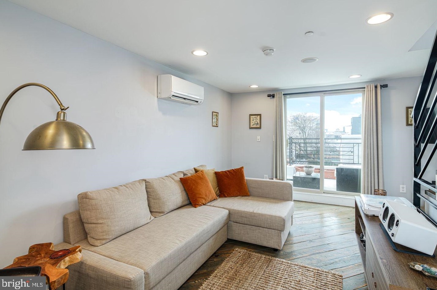 2109 Abigail St, Philadelphia PA 19125-1943 exterior