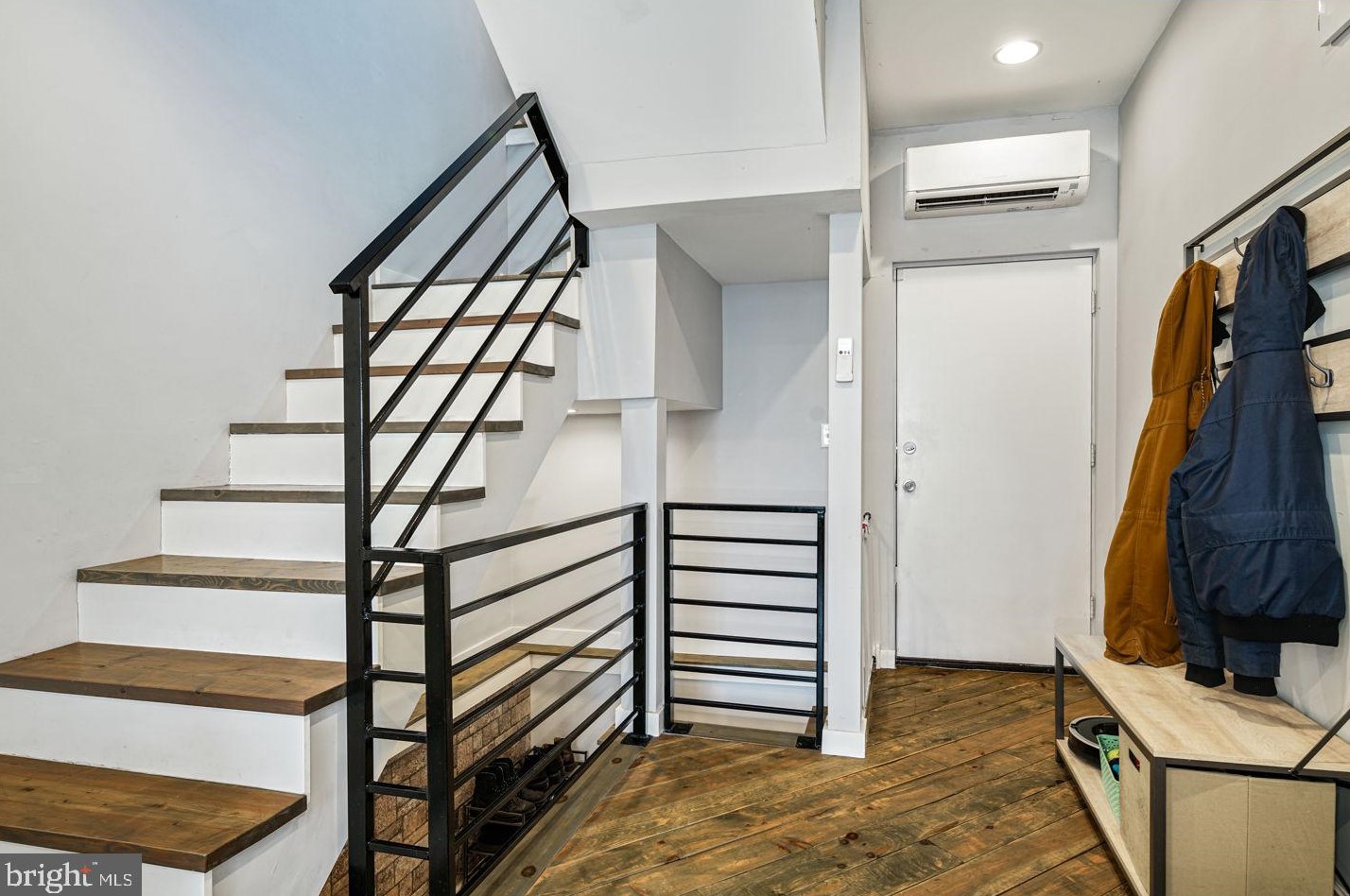 2109 Abigail St, Philadelphia PA 19125-1943 exterior