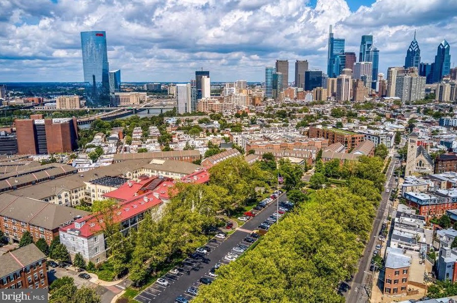 700 Commodore Ct, Philadelphia PA  19146-5254 exterior